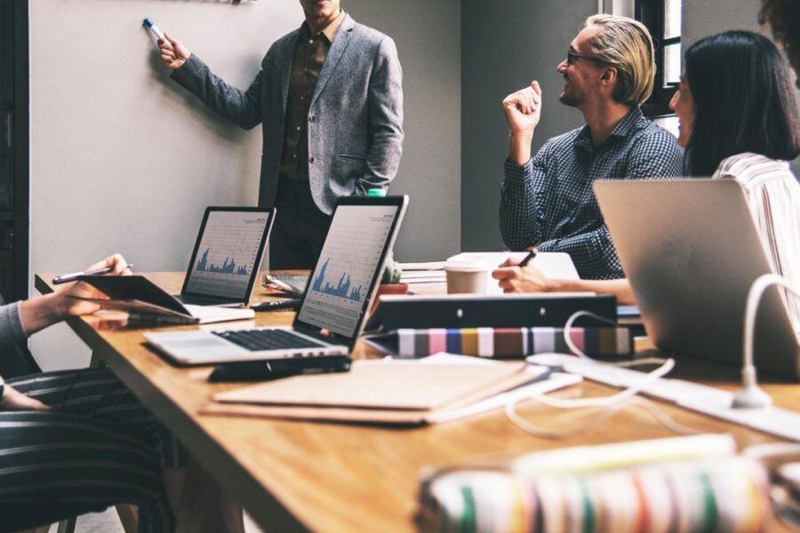 Collaborating with Teams: A Data Analyst’s Role in Cross-Functional Projects